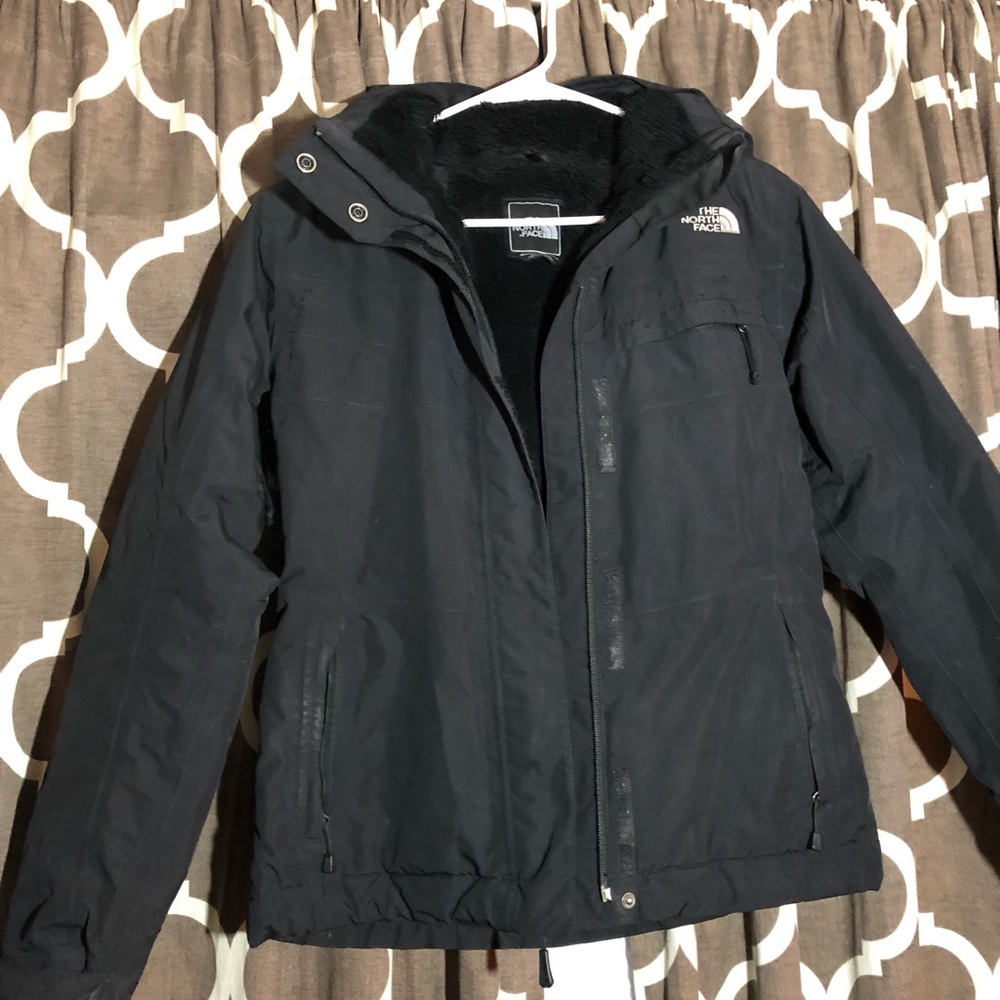 Adult small north face coat had fur inside